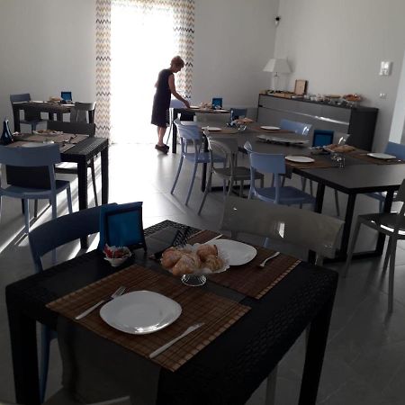La Casa Di Francesca B&B Con Parcheggio Privato 切萨雷奥港 外观 照片