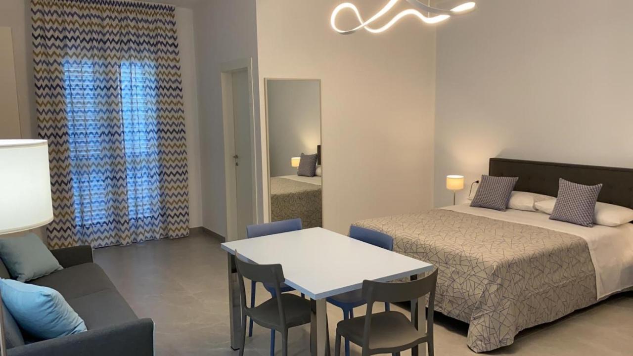 La Casa Di Francesca B&B Con Parcheggio Privato 切萨雷奥港 外观 照片