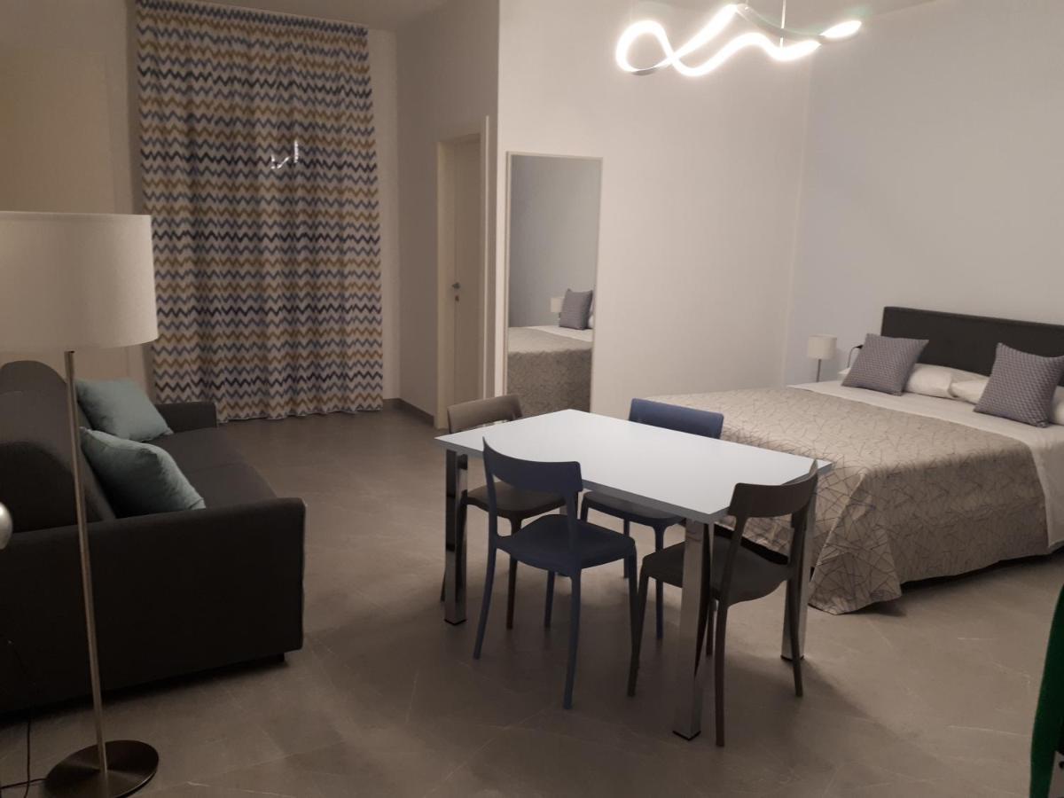 La Casa Di Francesca B&B Con Parcheggio Privato 切萨雷奥港 外观 照片