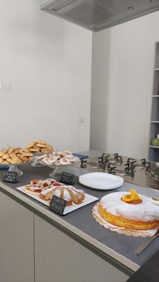La Casa Di Francesca B&B Con Parcheggio Privato 切萨雷奥港 外观 照片
